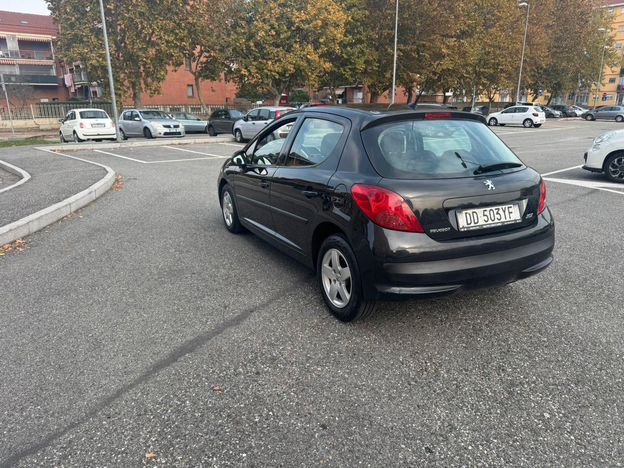 Peugeot 207 1.4 8V 75CV 3p. ONE Line