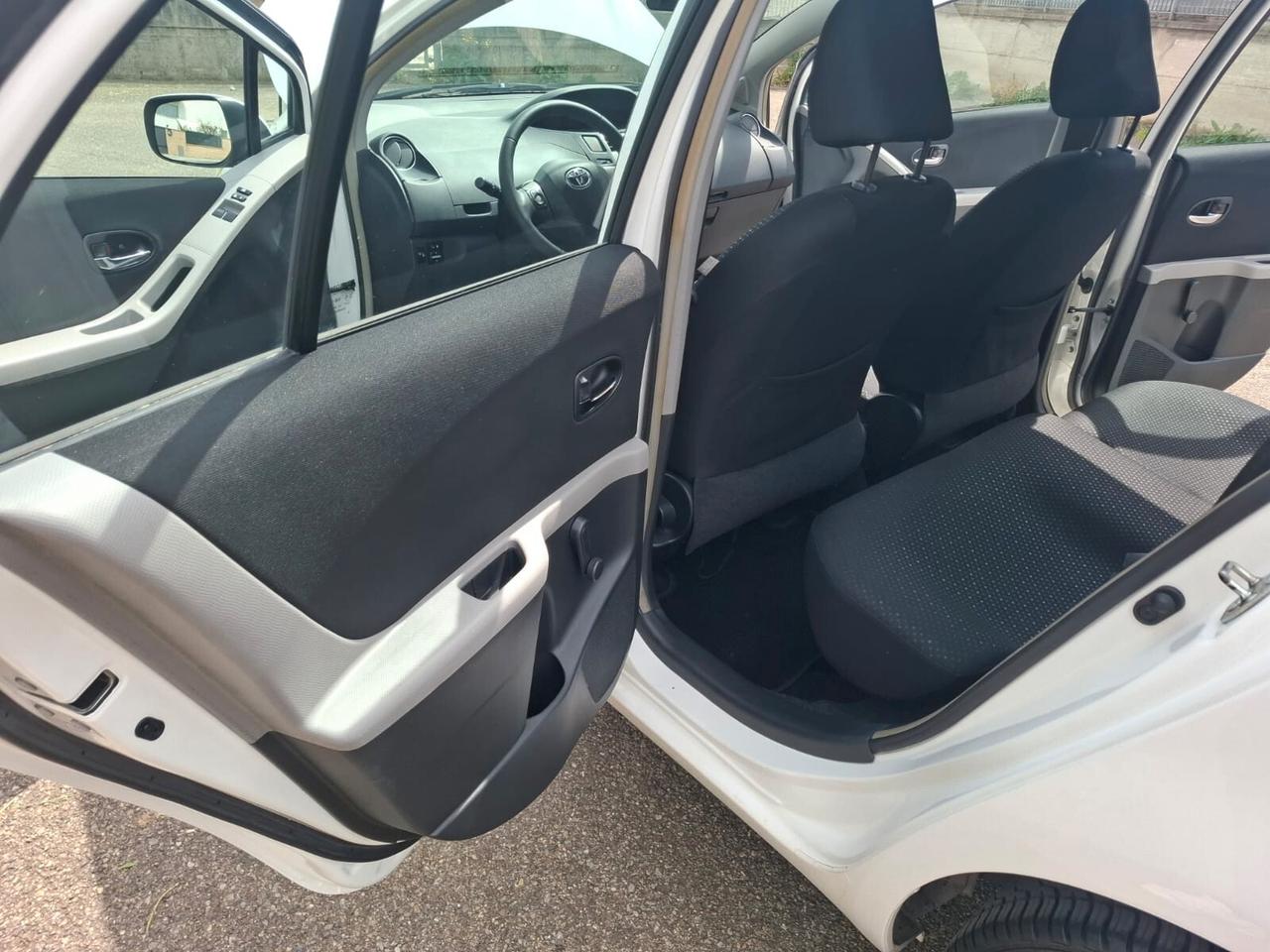 Toyota Yaris 1.0 5 porte 2011 SOLO 124.000 KM