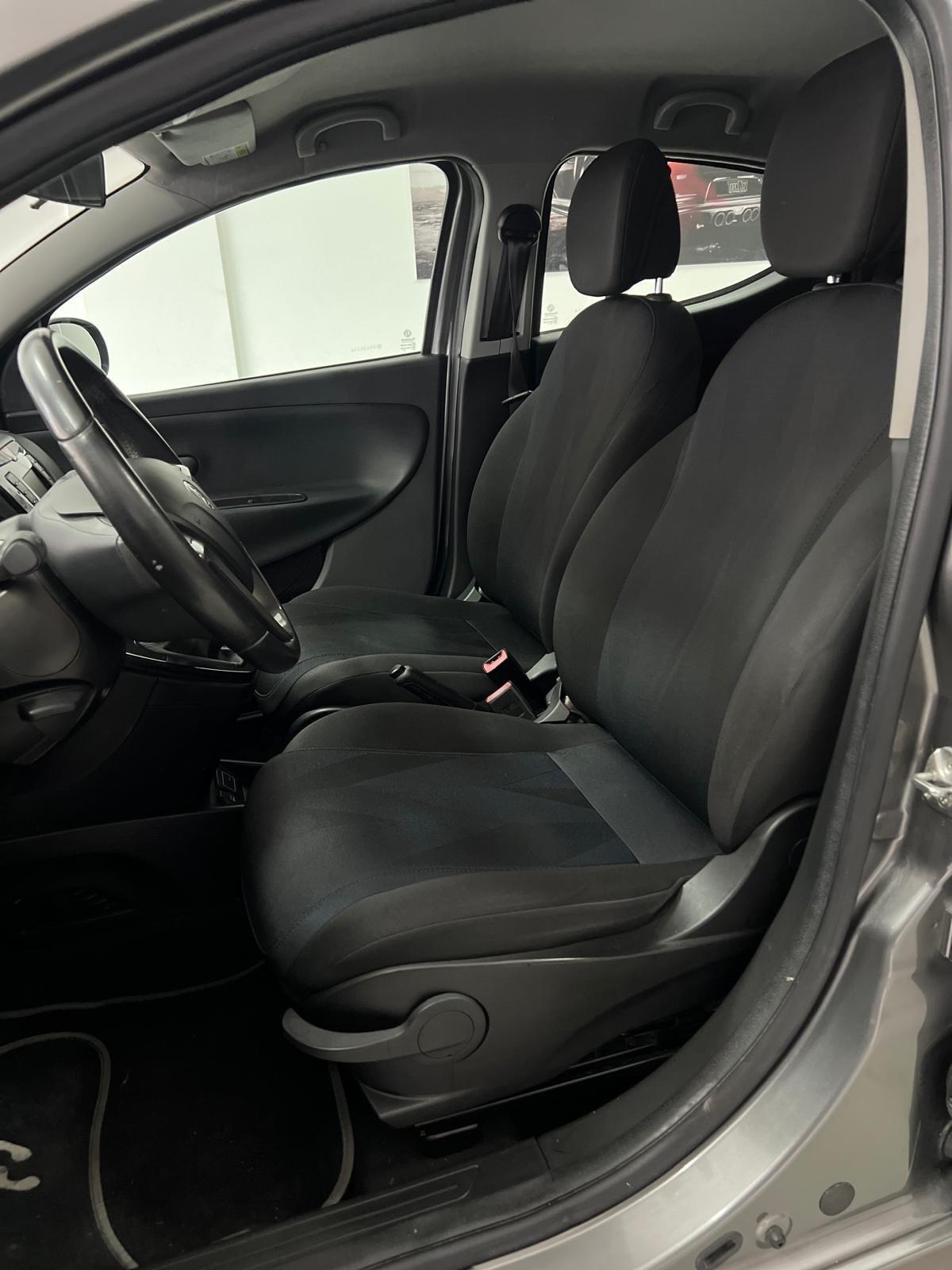 Lancia Ypsilon 1.2 69 CV 5 porte S&S Platinum