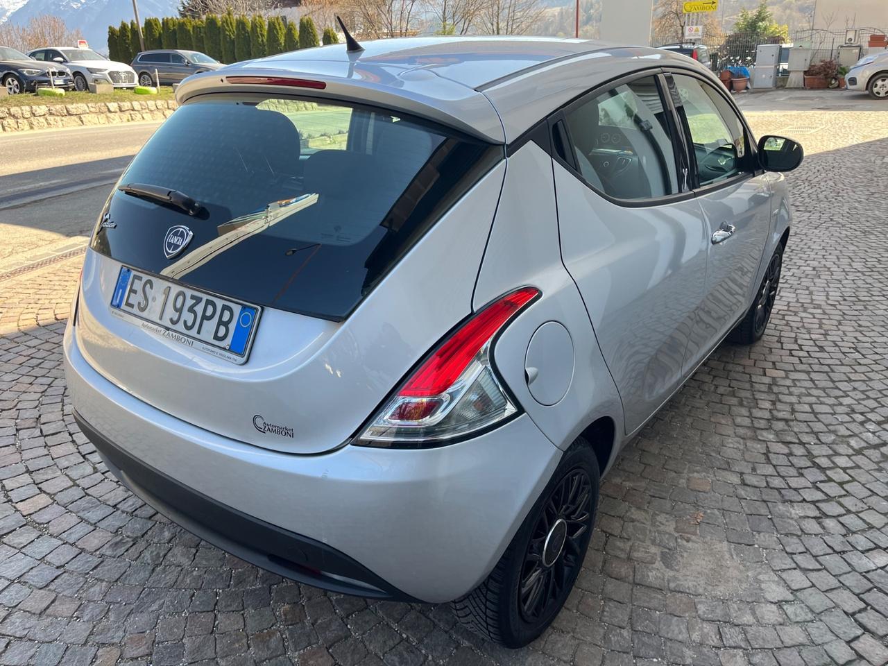 Lancia Ypsilon 0.9 TwinAir 85 CV 5 porte S&S Gold