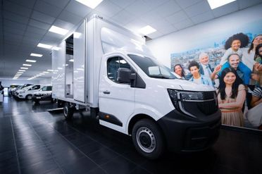 Renault Master PRONTA CONSEGNA !!! NEW MASTER BOXATO CON SPONDA 700KG PORTATA UTILE CON PORTA LATERALE 4225X2200