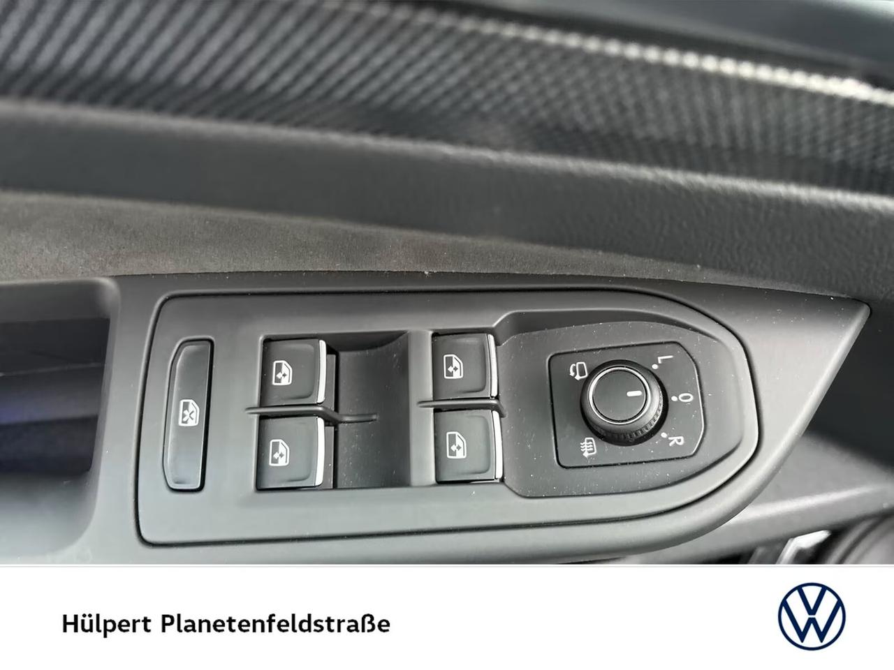 Volkswagen*Golf*1.5*eTSI*150CV*DSG*R-LINE*BLACK*STYLE*FACELIFT*18"*CAMERA*ACC