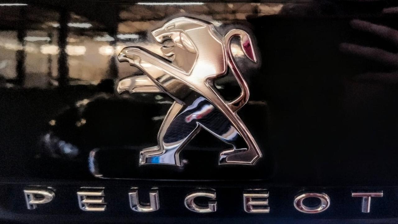 Peugeot 3008 1.5 HDi 131cv ALLURE - 2018