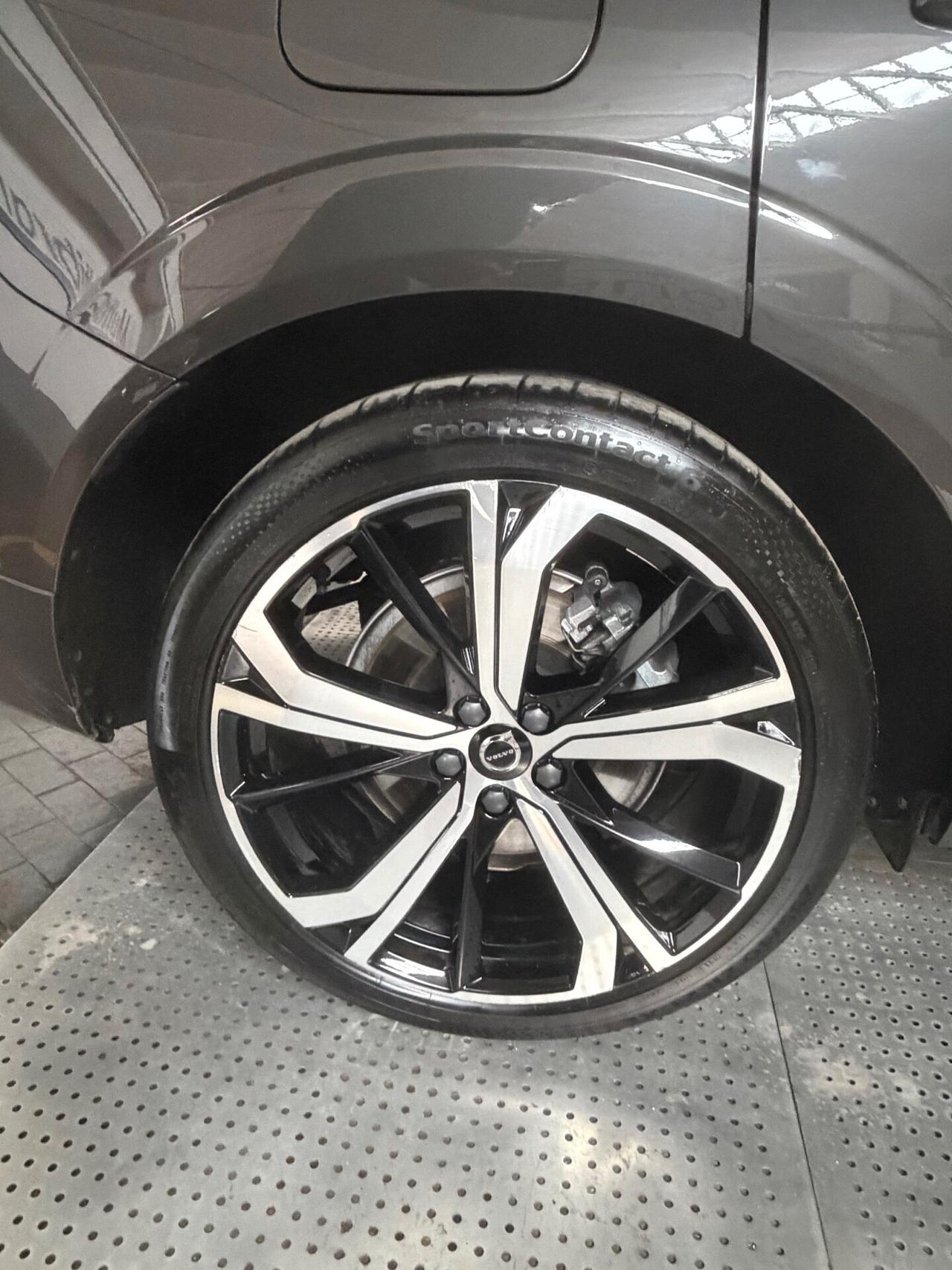 VOLVO XC60 B4 D AWD ULTIMATE DARK