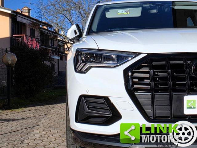 AUDI Q3 35 TDI S tronic Identity Black Business Advantage