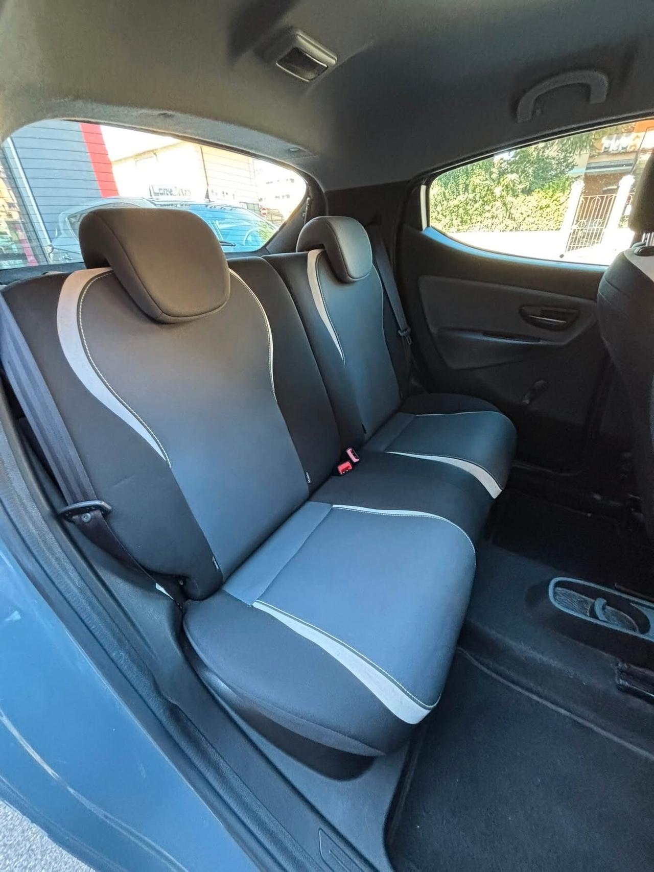 Lancia Ypsilon 0.9 TwinAir 85 CV 5 porte Metano Ecochic Gold NEOPATENTATI