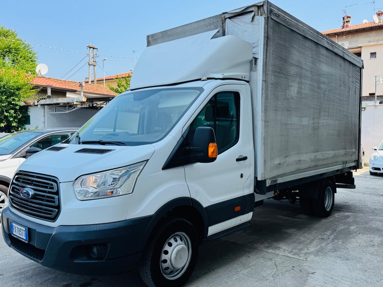 Ford Transit con la pedana ribasabile