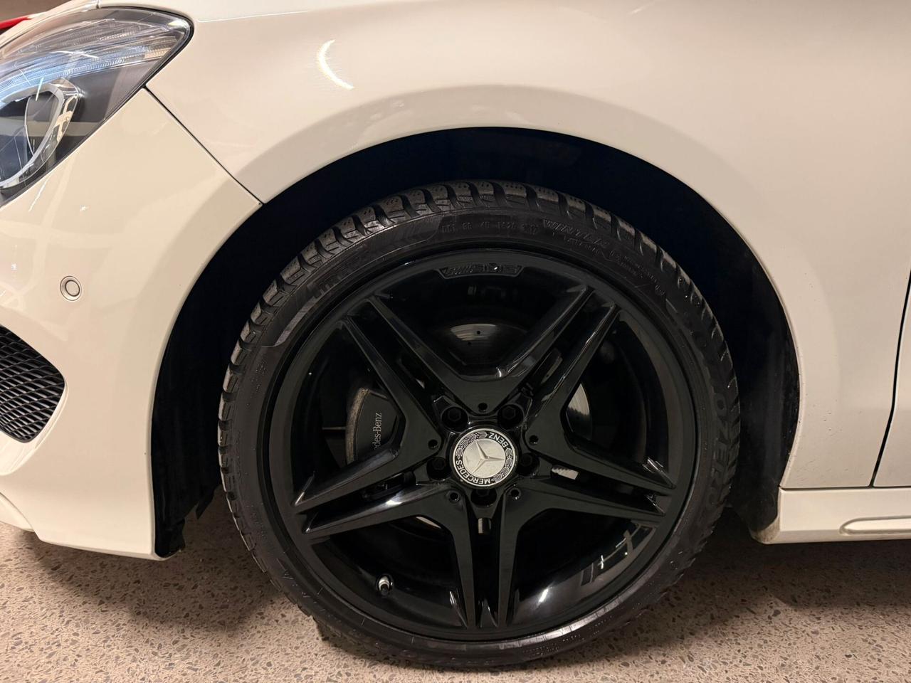 Mercedes-Benz CLA 180D Automatic Premium Amg Tetto