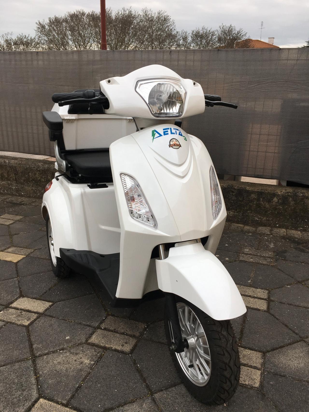 DELTA3 Scooter elettrico per anziani/disabili