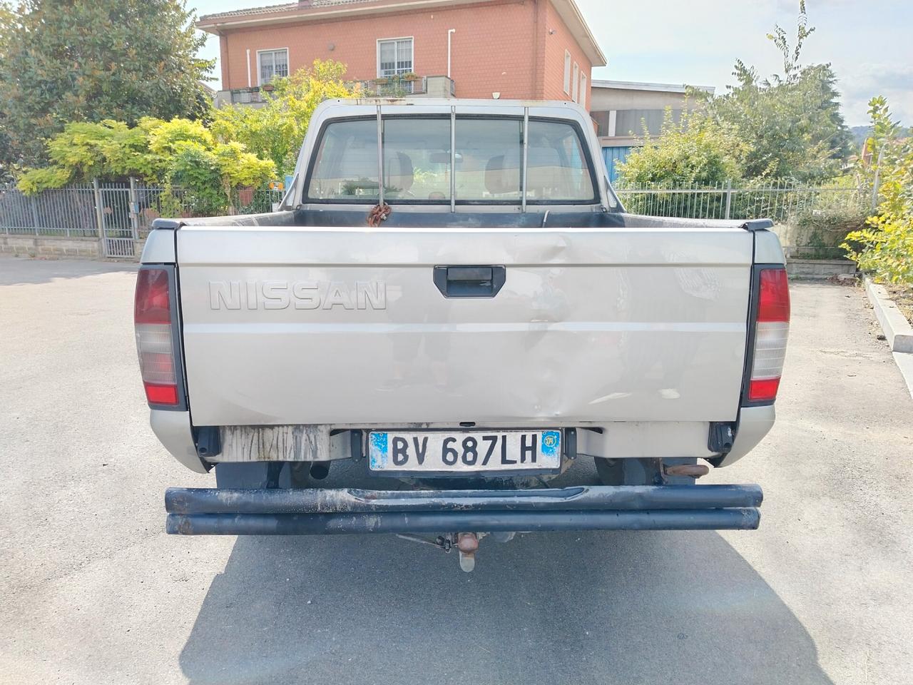 Nissan Navara 4x4 con Gancio e climatizzatore