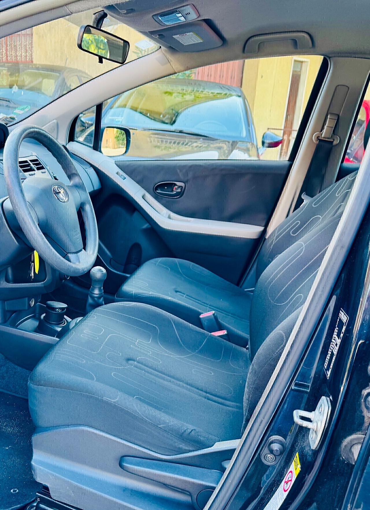 Toyota Yaris 1.0 5 porte ok neopatentati