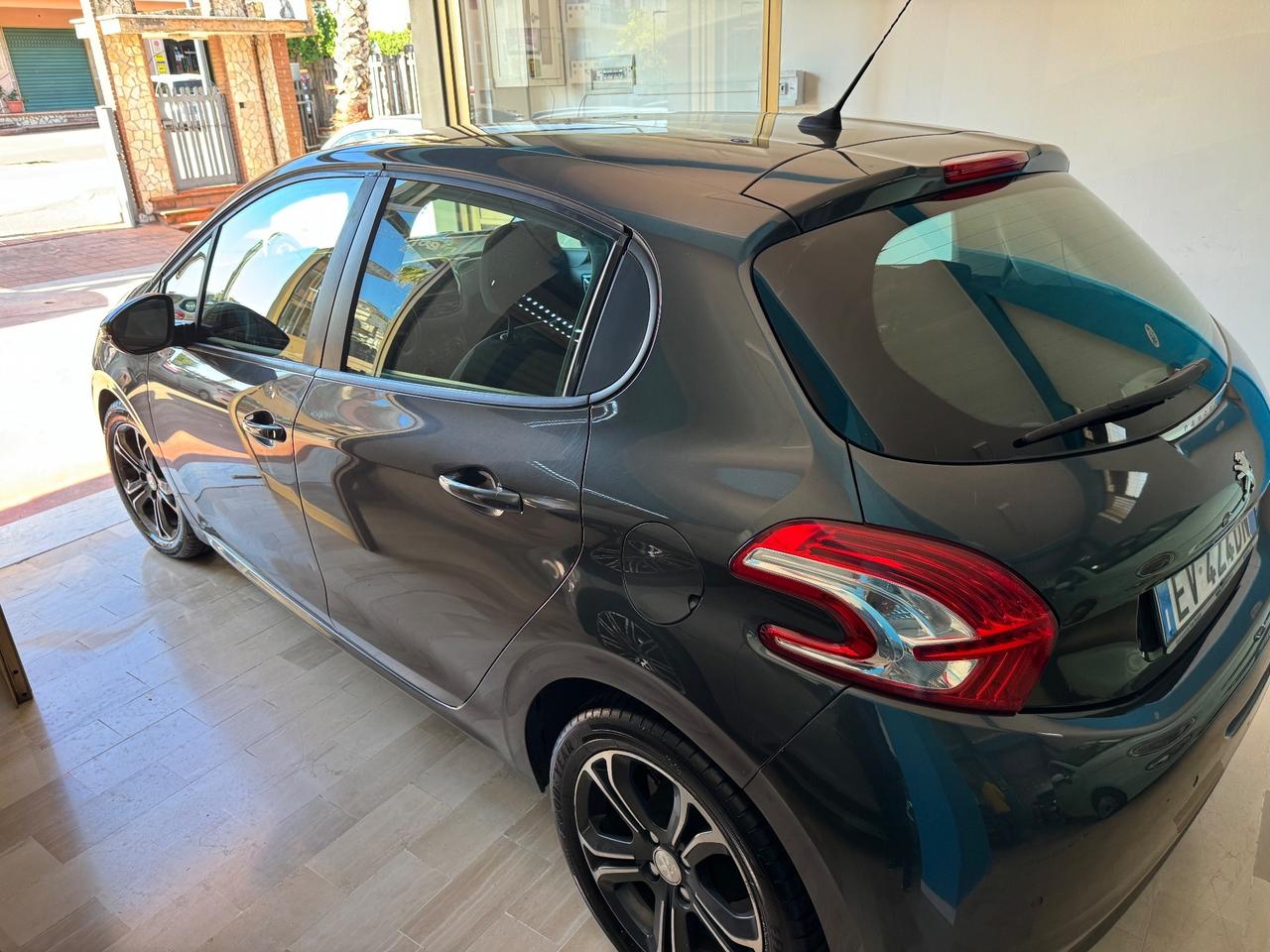 Peugeot 208 1.4 e-HDi 68 CV S&S robotizzato 5 porte Active