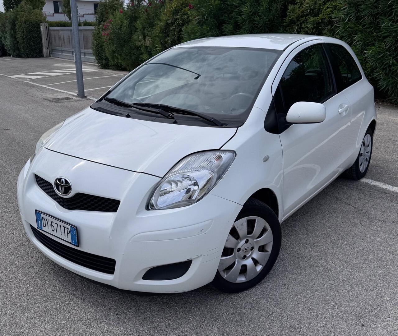 Toyota Yaris 1.0 Luxury pack