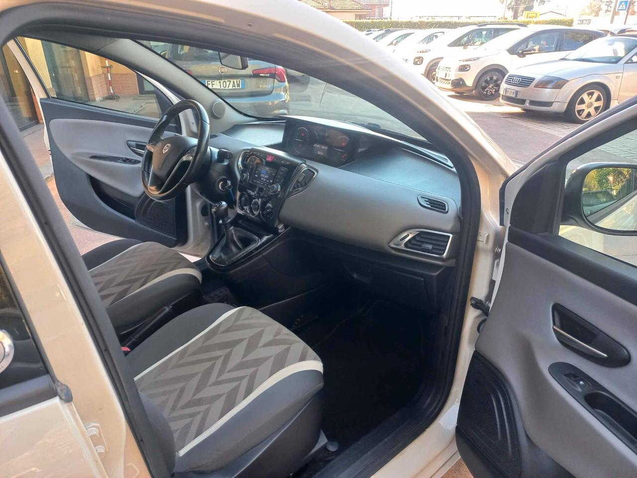 Lancia Ypsilon 1.2 Opening edition 69cv