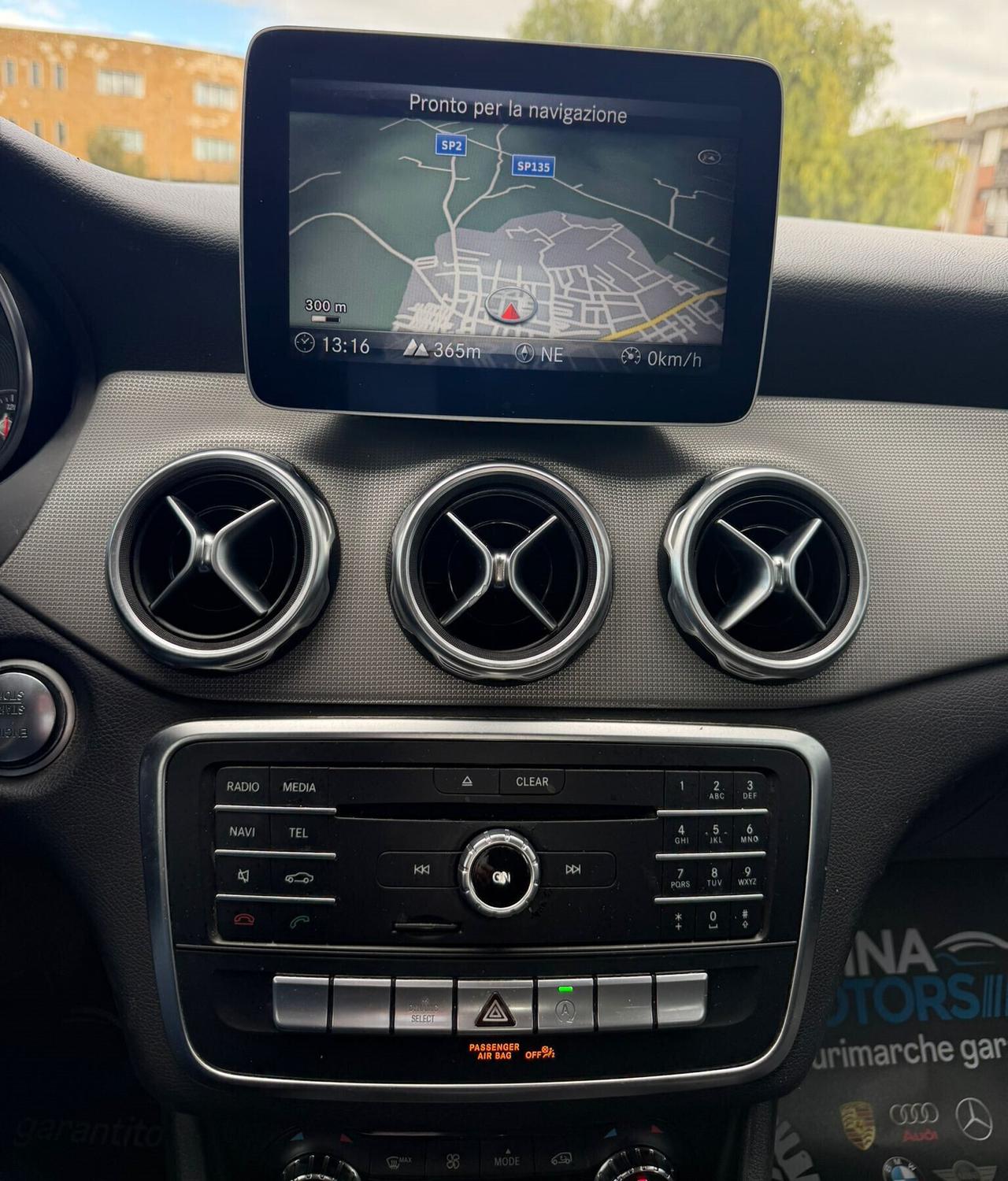 Mercedes-benz GLA 200D SPORT