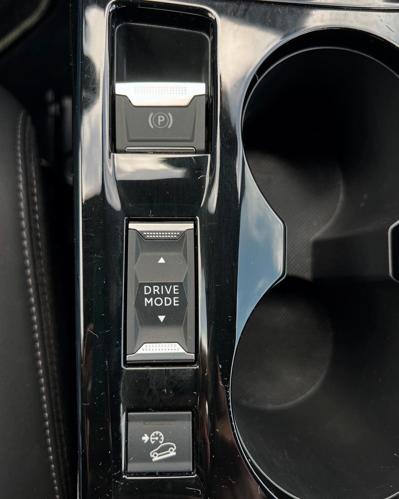 Peugeot 2008 Hybrid 145 e-DCS6 GT