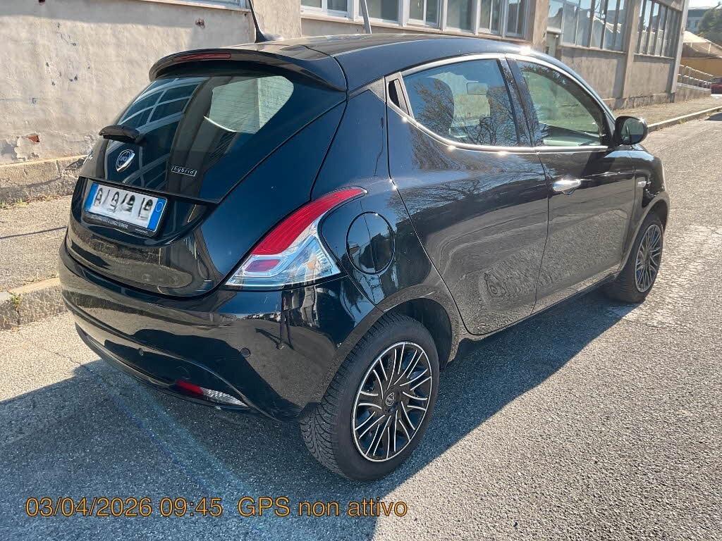 Lancia Ypsilon 1.0 FireFly 5 porte S&S Hybrid Silver