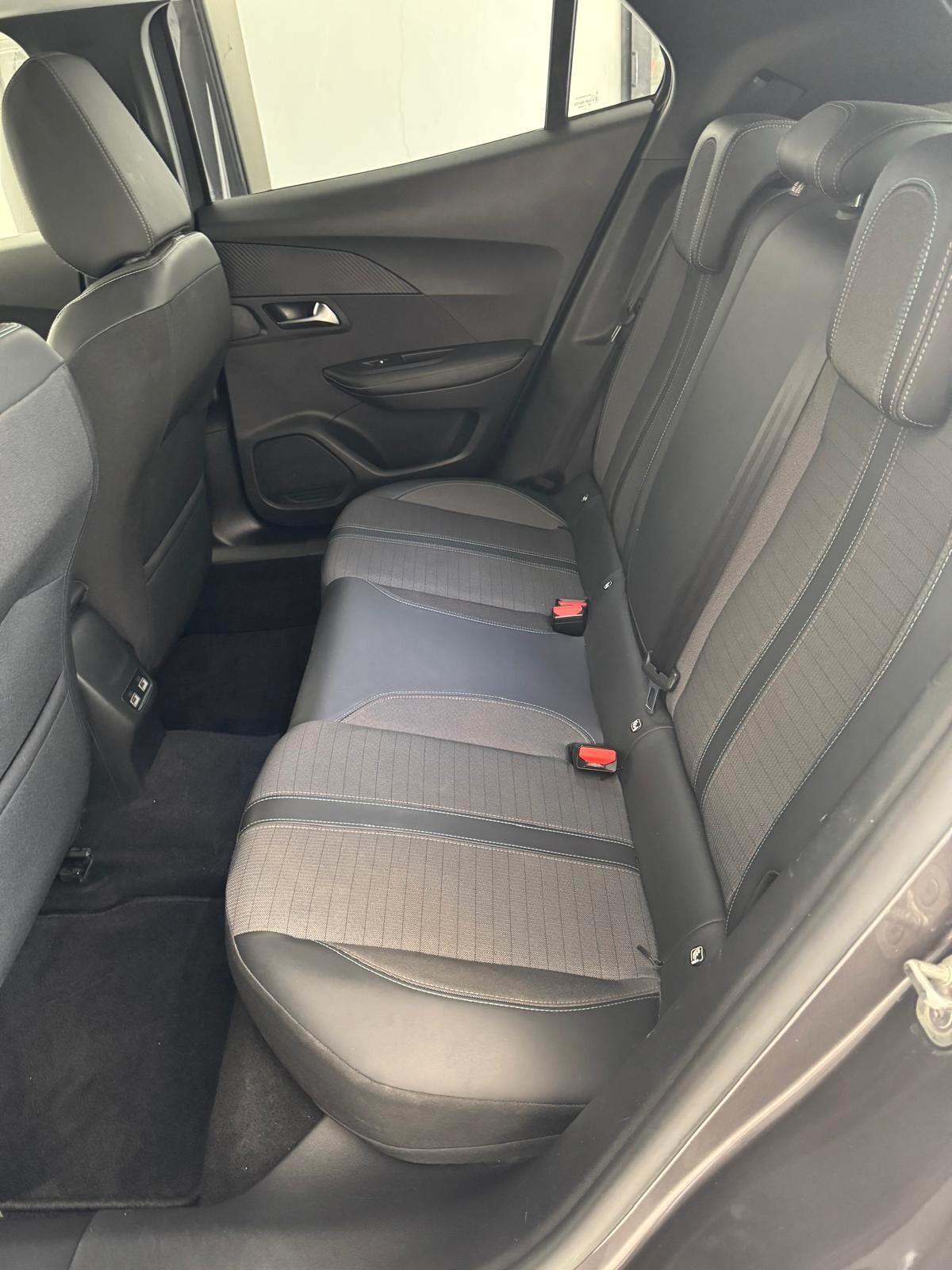 Peugeot 2008 BlueHDi 130 S&S EAT8 Allure Pack