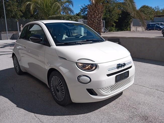 Fiat 500 Berlina Hybrid Icon