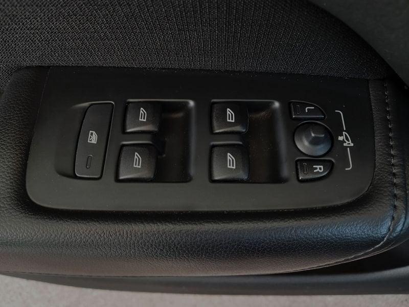 Volvo XC60 B4 197+14 CV AWD Automatica Mild Hybrid Momentum Pro