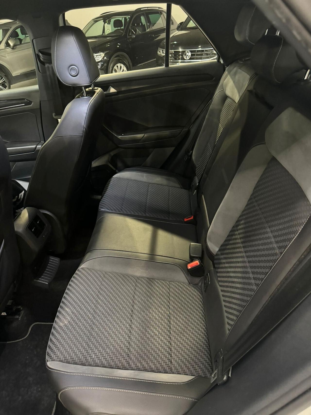 VOLKSWAGEN T-ROC RLINE