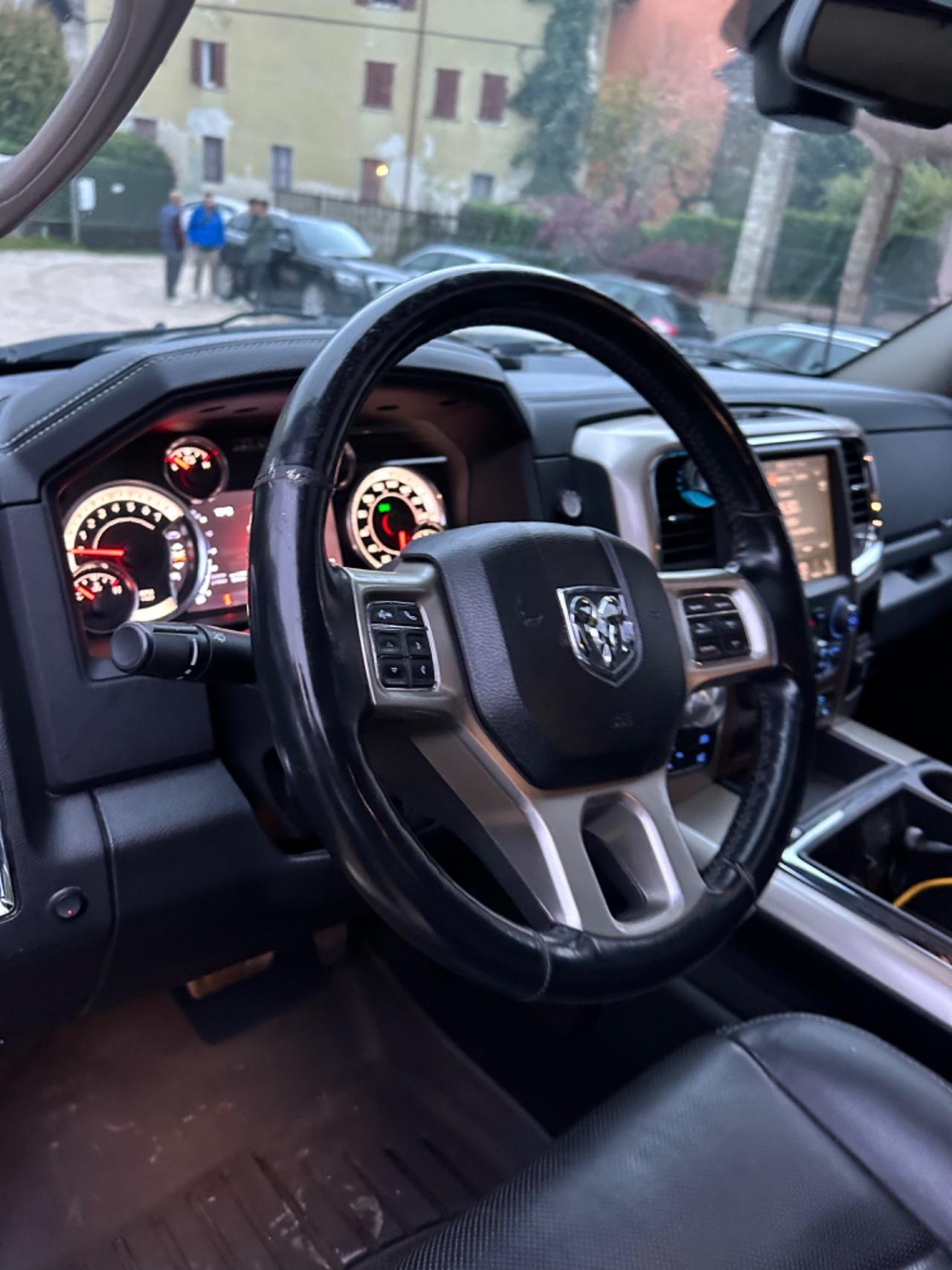 Dodge RAM LARAMIE AMATORE 4x4 KMCERT UNICOPR