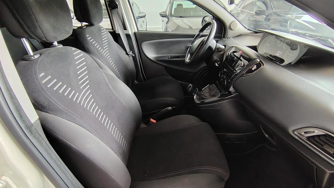 LANCIA YPSILON 1.2 PLATINUM 69CV - NEOPATENTATI