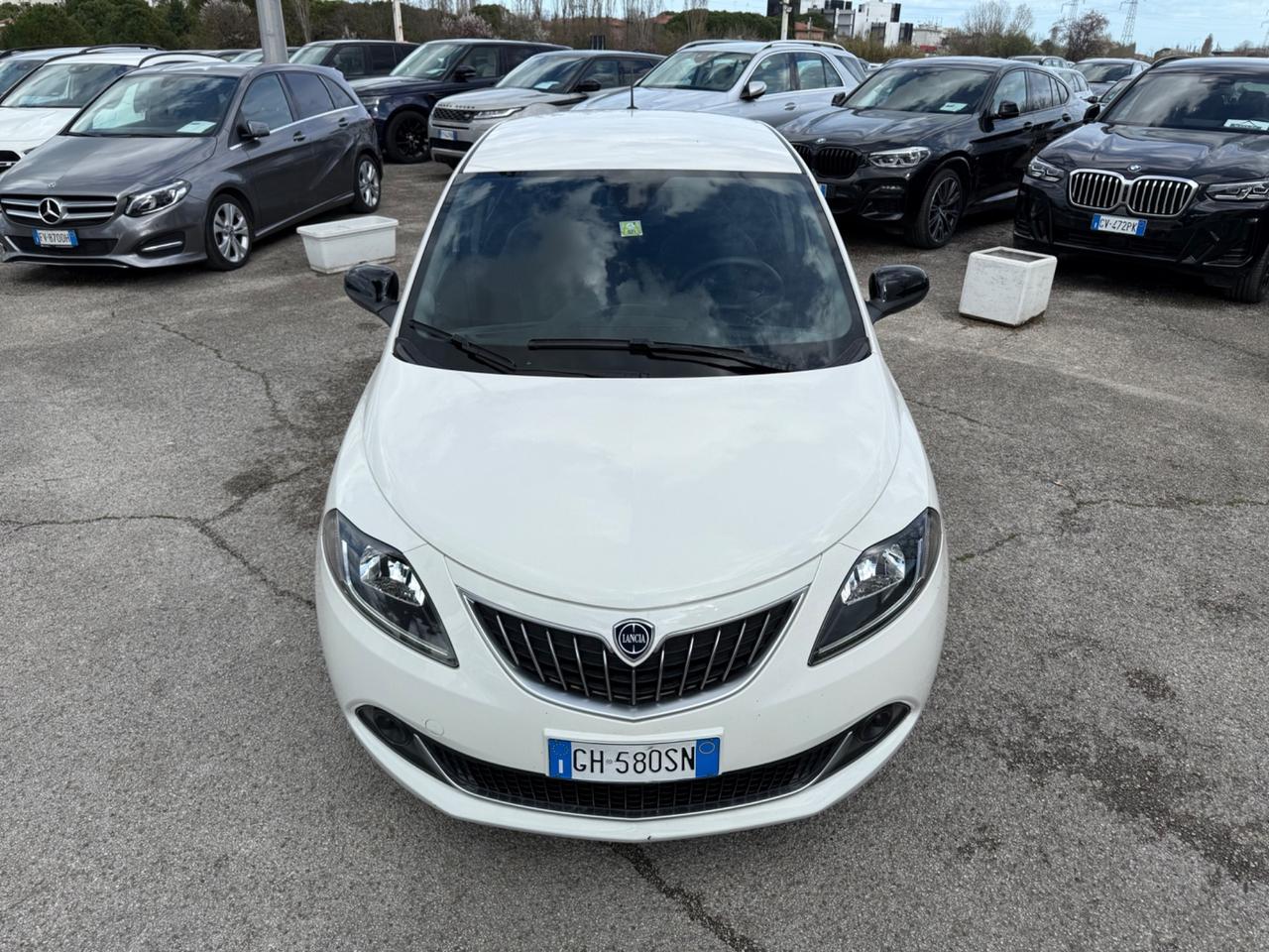 Lancia Ypsilon 1.0 FireFly 5 porte S&S Hybrid Ecochic Silver