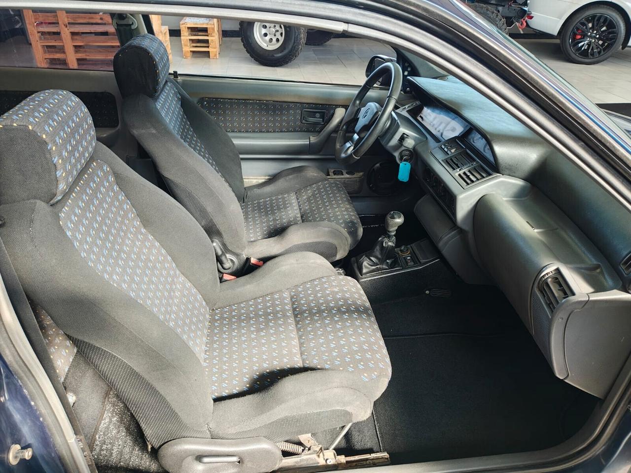 Renault Clio 1.8i 16V cat