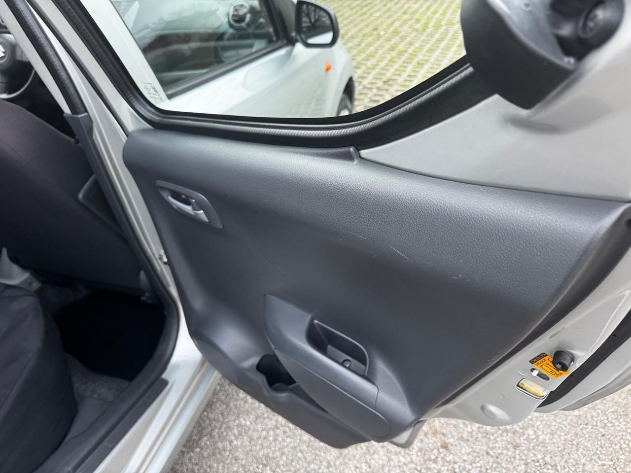 Suzuki Alto 1.0 con 77000km neopatentati