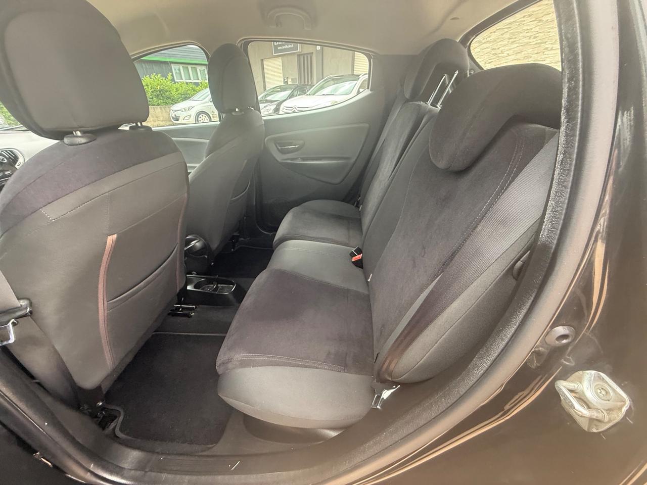 Lancia Ypsilon 0.9 TwinAir 85 CV 5 porte S&S Platinum