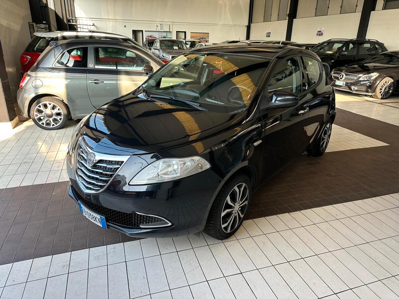 Lancia Ypsilon 1.2 69 CV 5 porte S&S Platinum