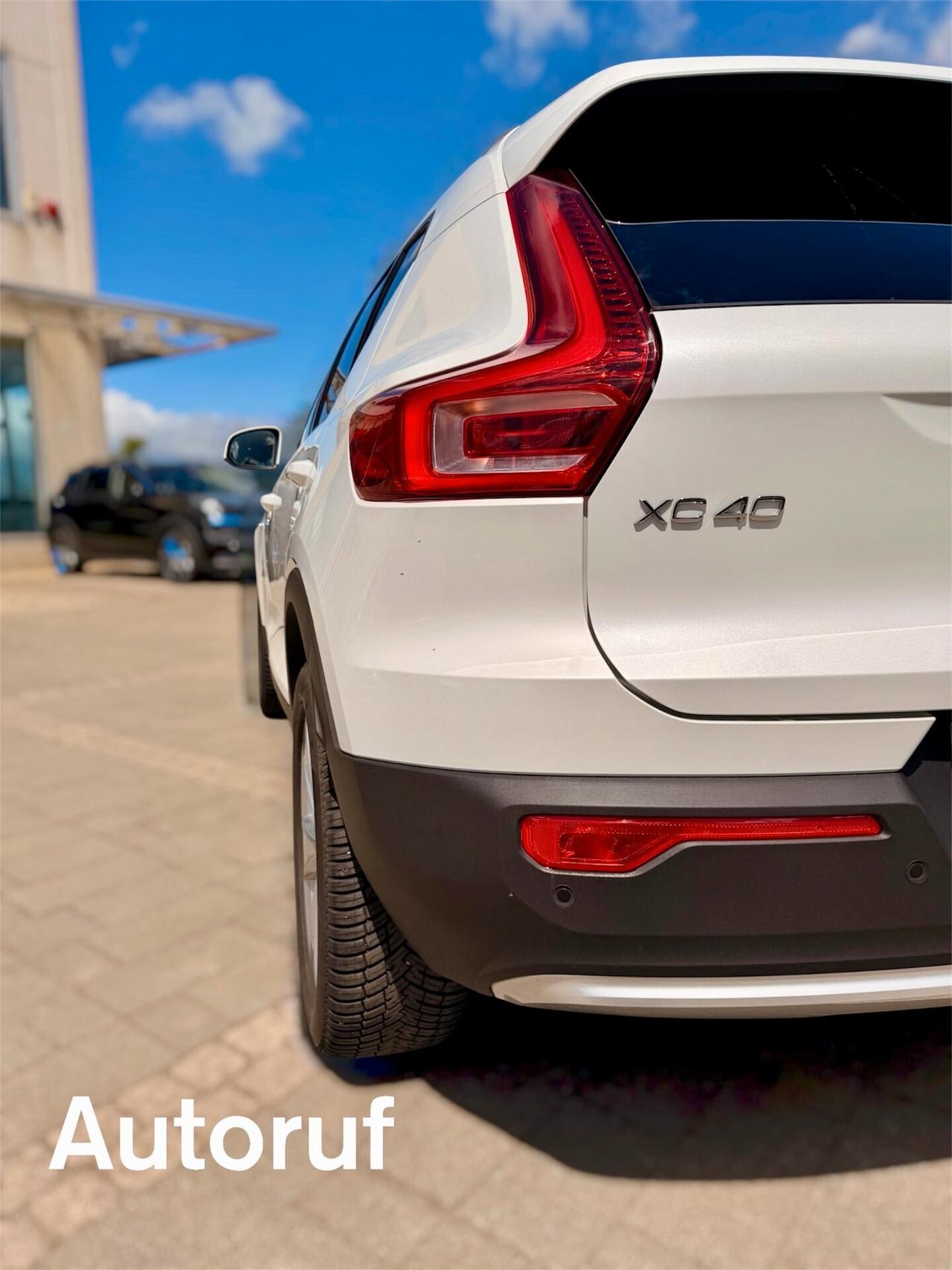Volvo XC40 Mild Hybrid B3 163cv Crystal White 2025
