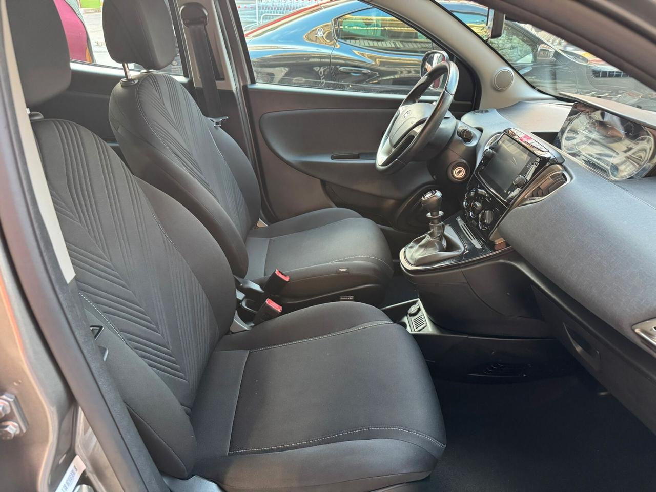 Lancia Ypsilon 1.0 FireFly 5 porte S&S Hybrid Ecochic Gold