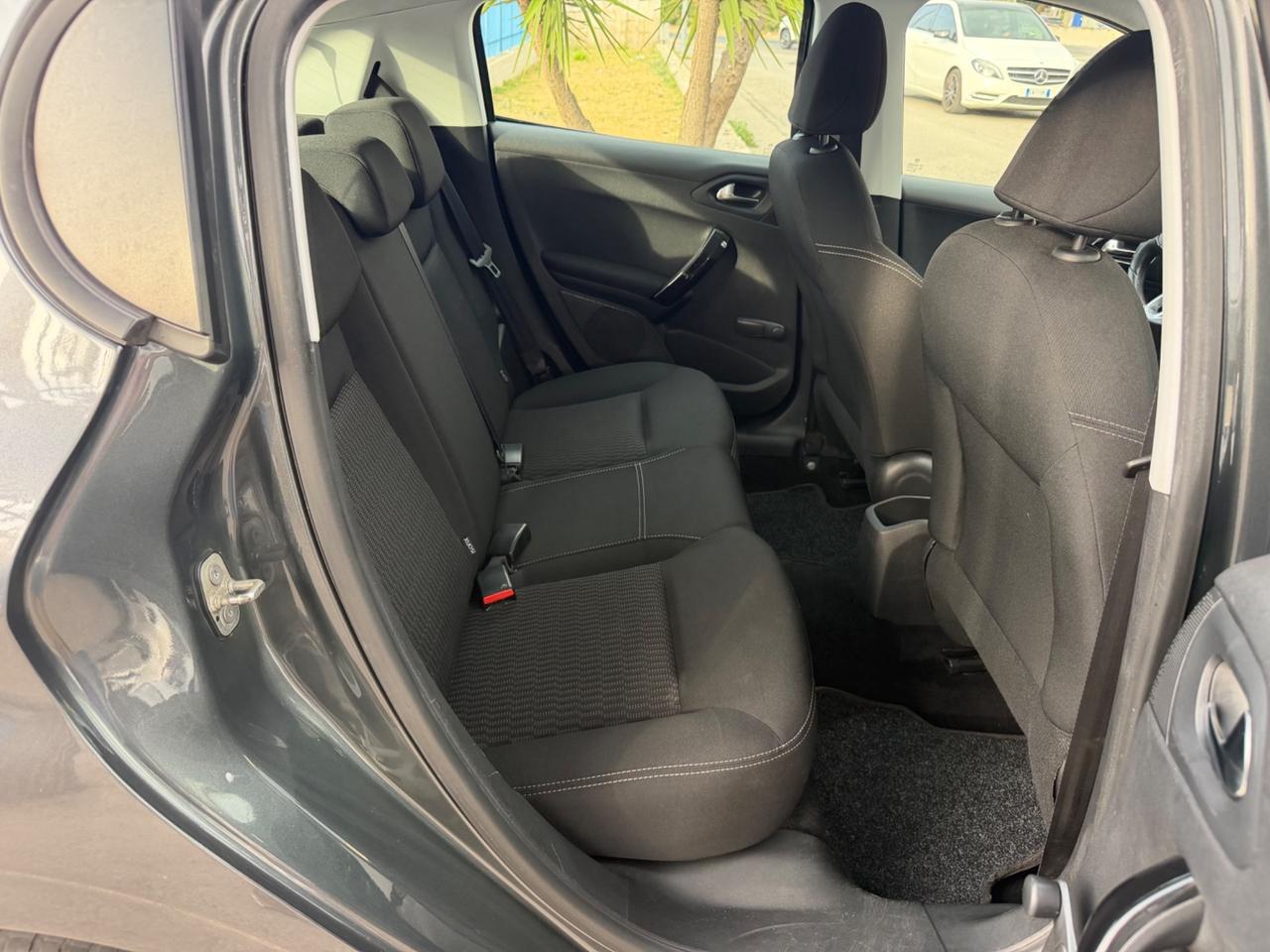 Peugeot 208 Allure 1.6 Diesel 75 cv 2016