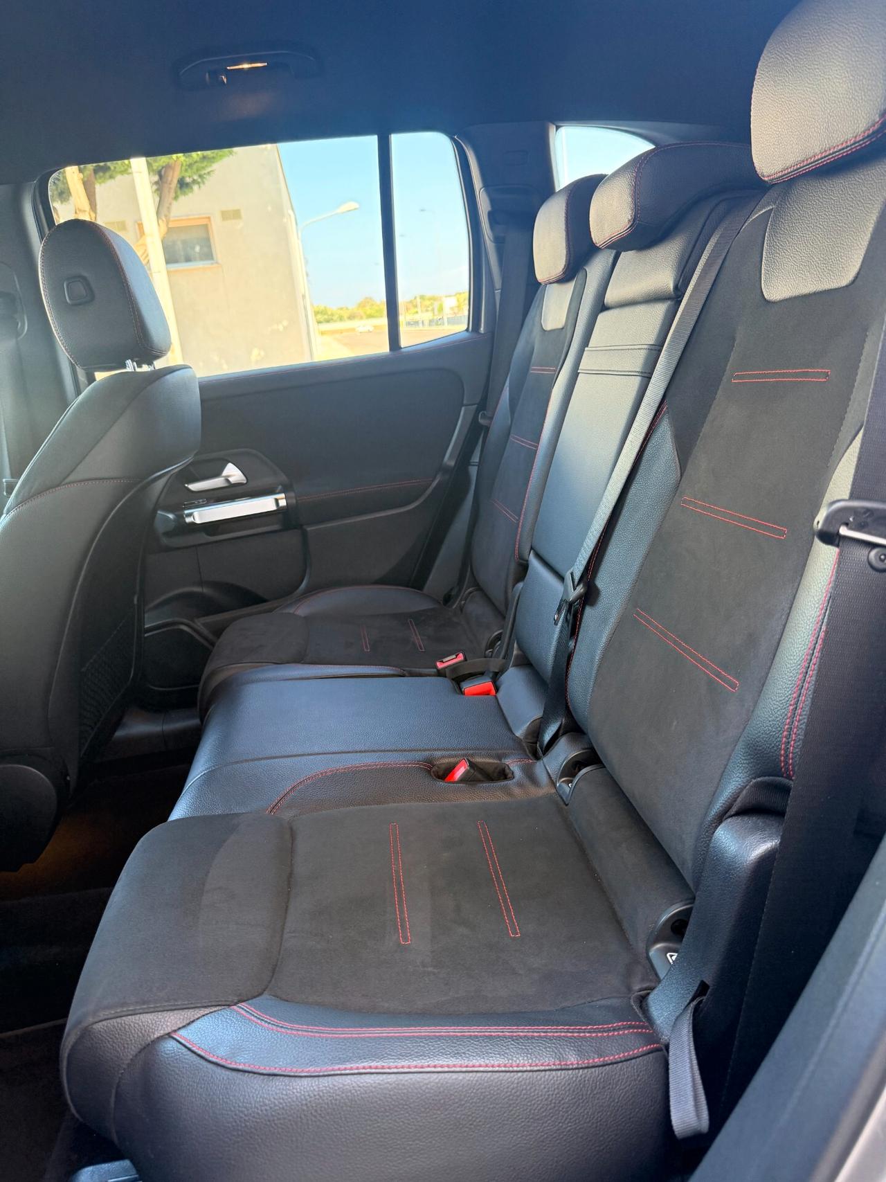 Mercedes-benz GLB 220 d Premium 4matic auto AMG con LUCI SOFFUSE,TELECAMERA,APPLE CARPLAY,NAVI,VIRTUAL COCKPIT,SCHERMO