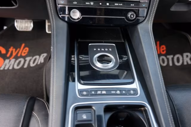 JAGUAR F-Pace 2.0 D 240 CV AWD aut. R-Sport