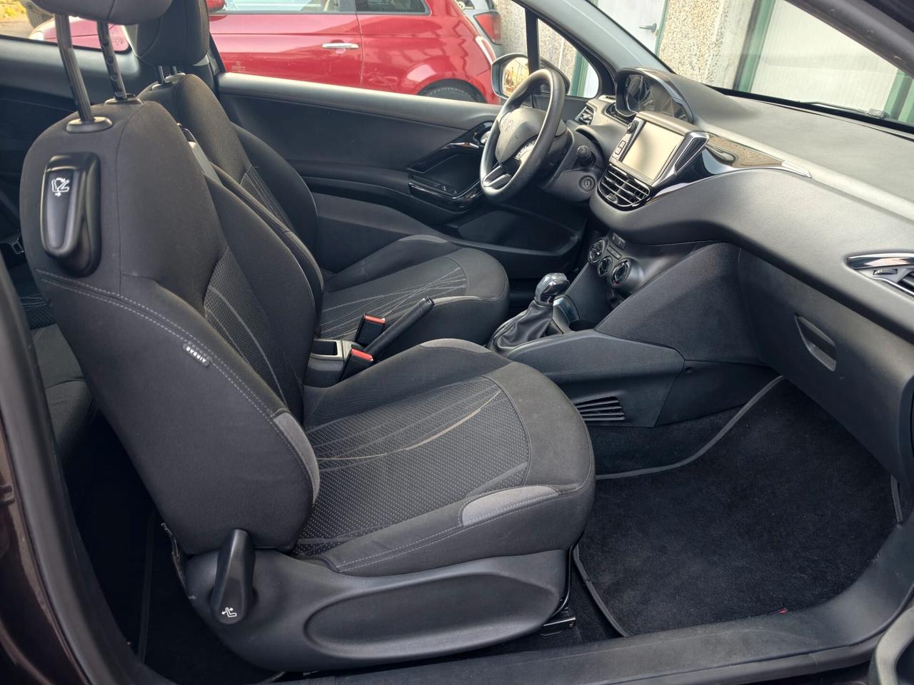 Peugeot 208 1.2 BENZINA NEOPATENTATI 3 PORTE 2012