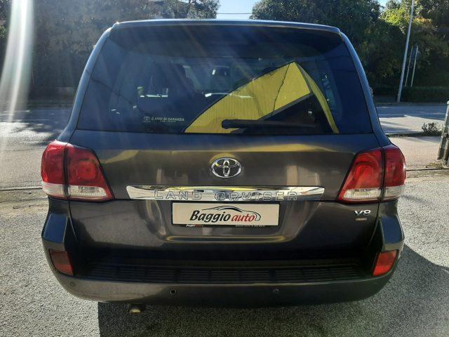 TOYOTA Land Cruiser V8 4.5 D4-D 5 posti N°DW953