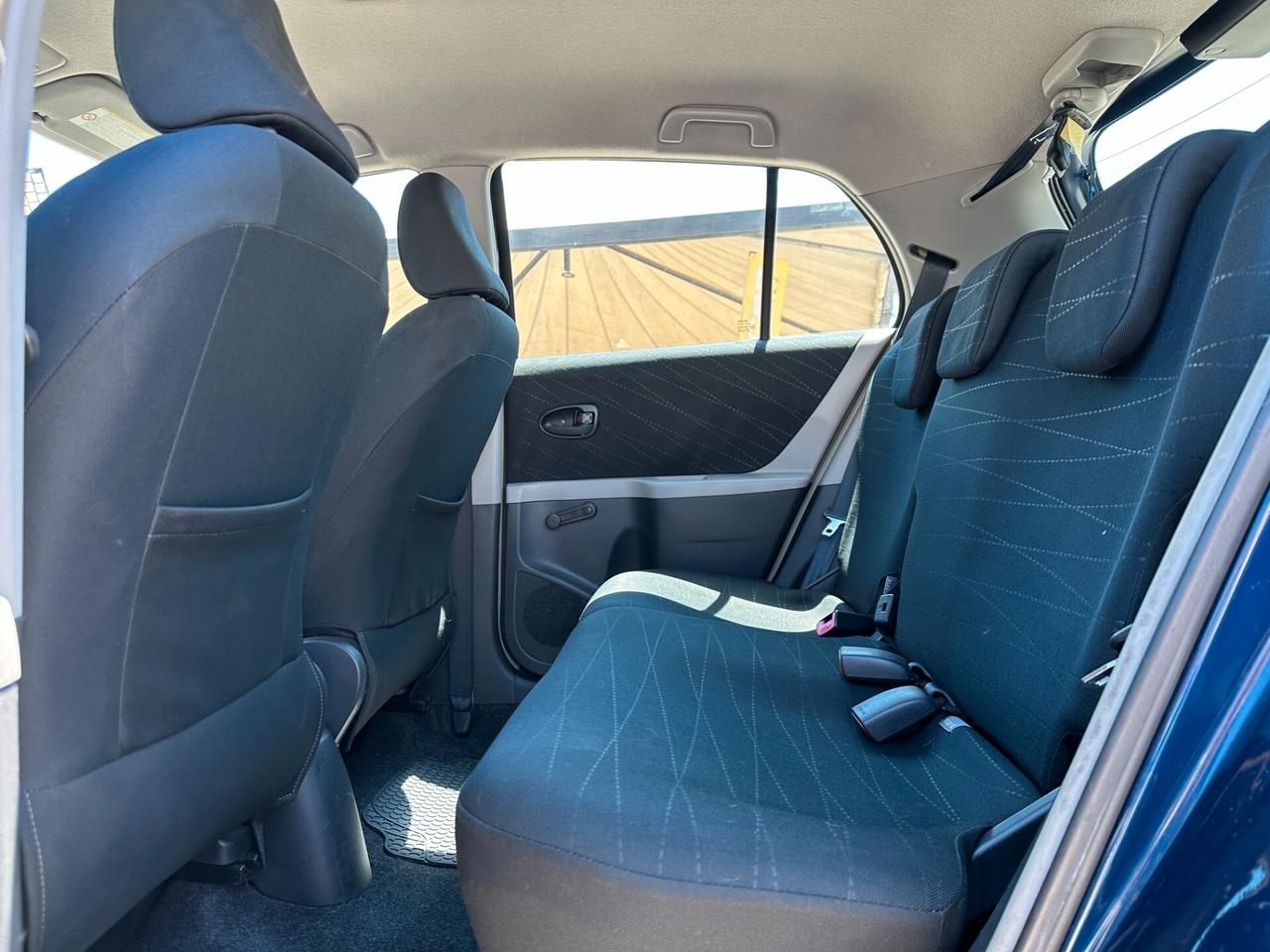 TOYOTA Yaris 1.0 5 porte Navi