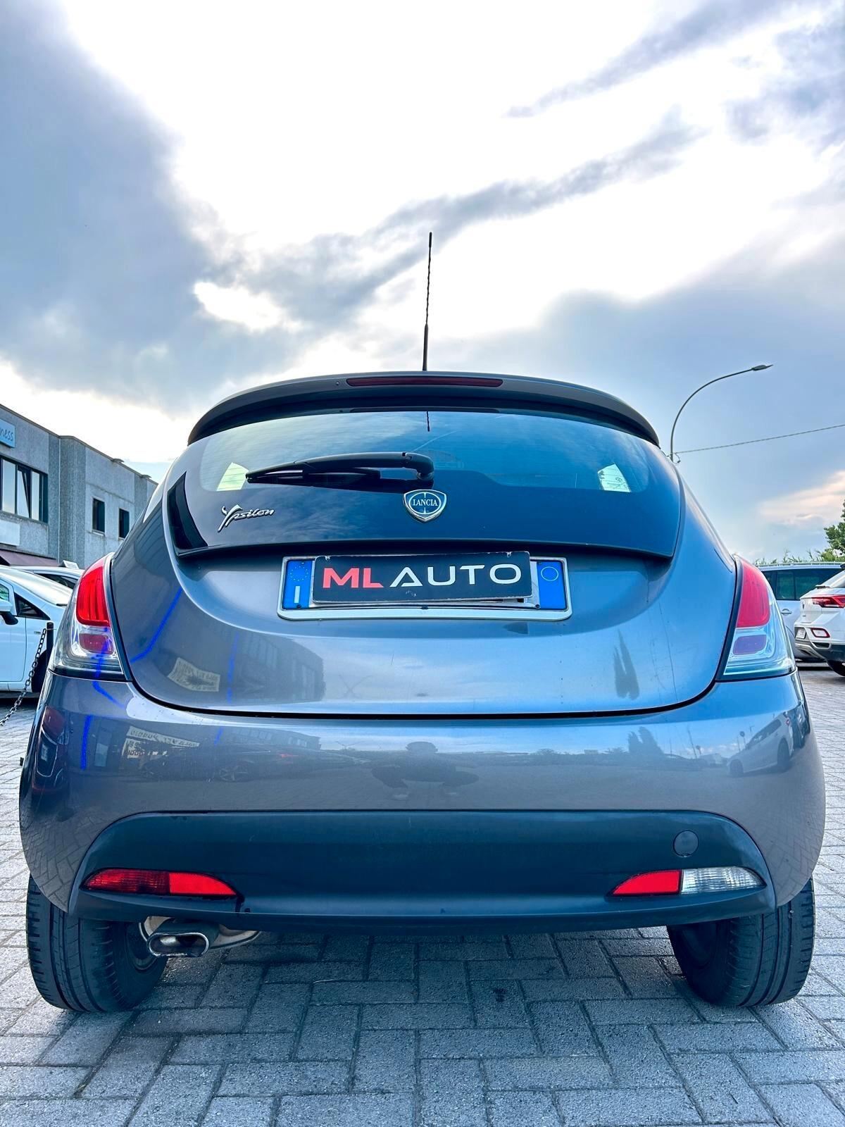 Lancia Ypsilon 1.2 69 CV 5 porte S&S Platinum - OK NEOPATENTATI