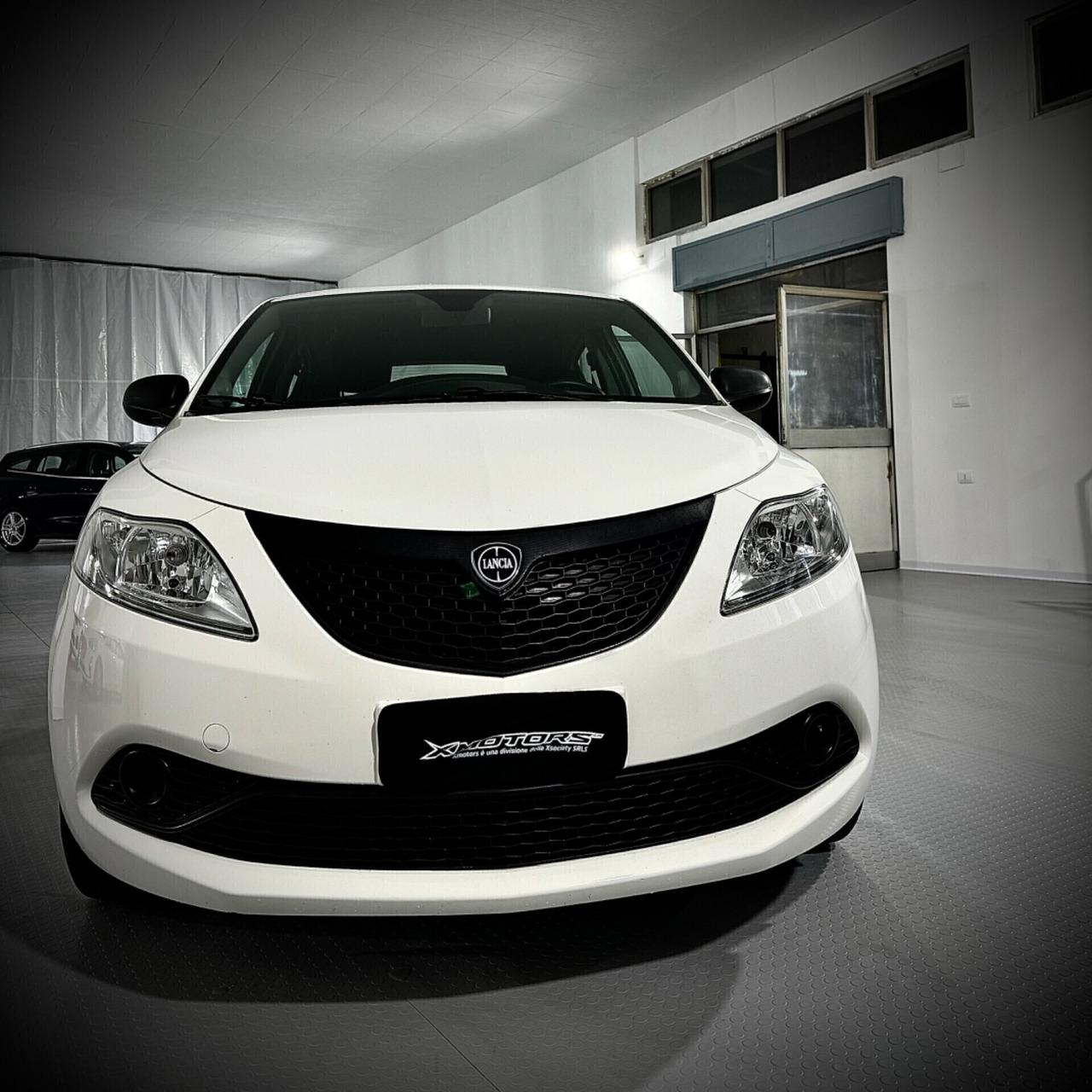 Lancia Ypsilon 1.2 69 CV 5 porte GPL Ecochic Silver