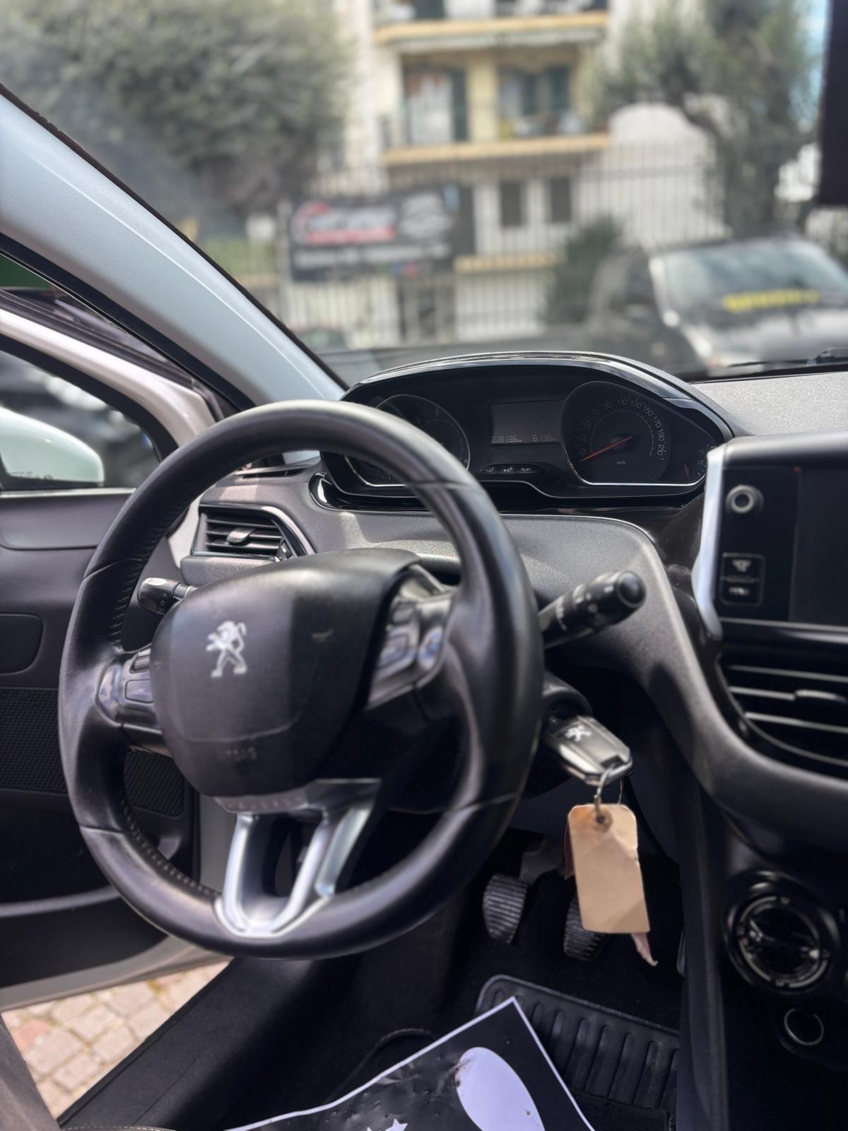 Peugeot 208 1.4 HDi 68 CV 5 porte Allure