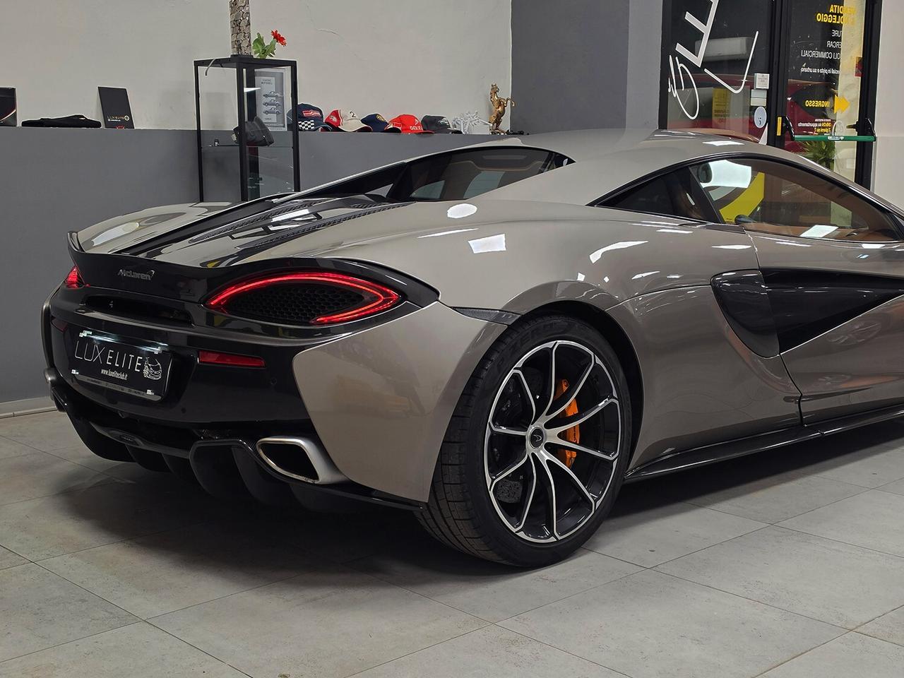 Mclaren 570S Coupe V8 3.8 570CV LUXURY PACK _ SERVICE BOOK COMPLETO MCLAREN UFFICIALE _ CERCHI 19" MSO (€8000) _ LIFT