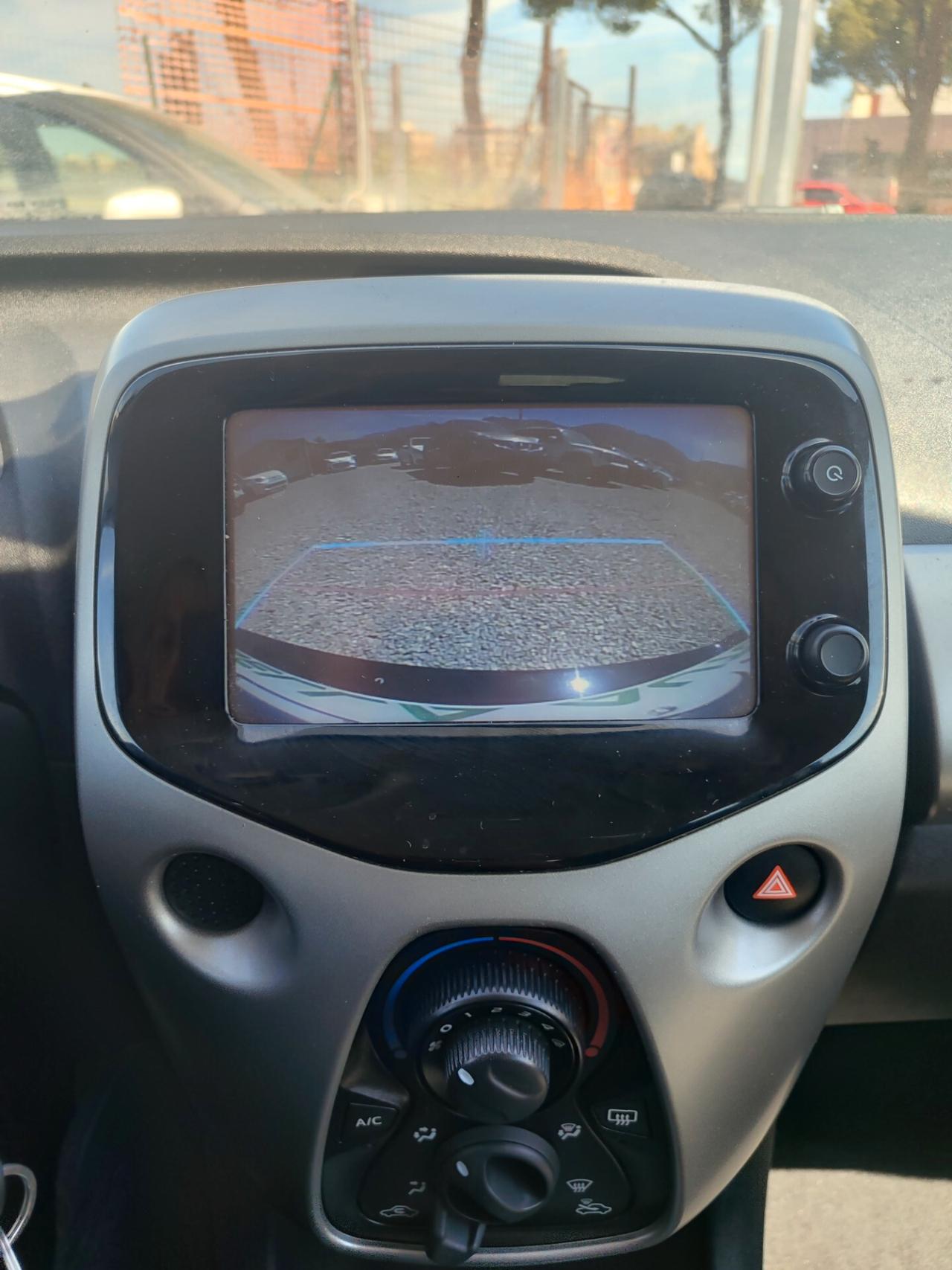 Toyota Aygo 1.0 VVT-i 69 CV 5 porte x-business MMT