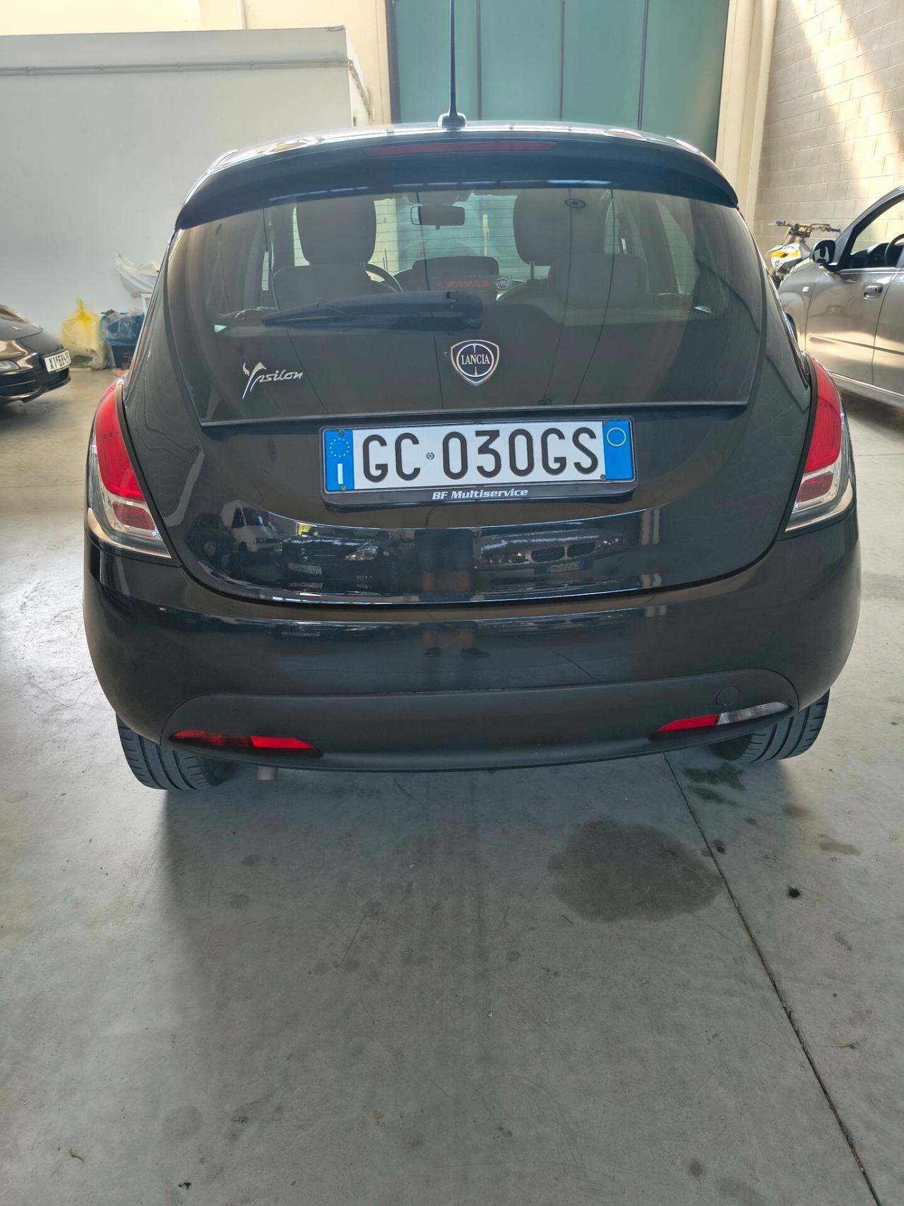 Lancia Ypsilon 1.2 69 CV 5 porte S&S Black and Noir