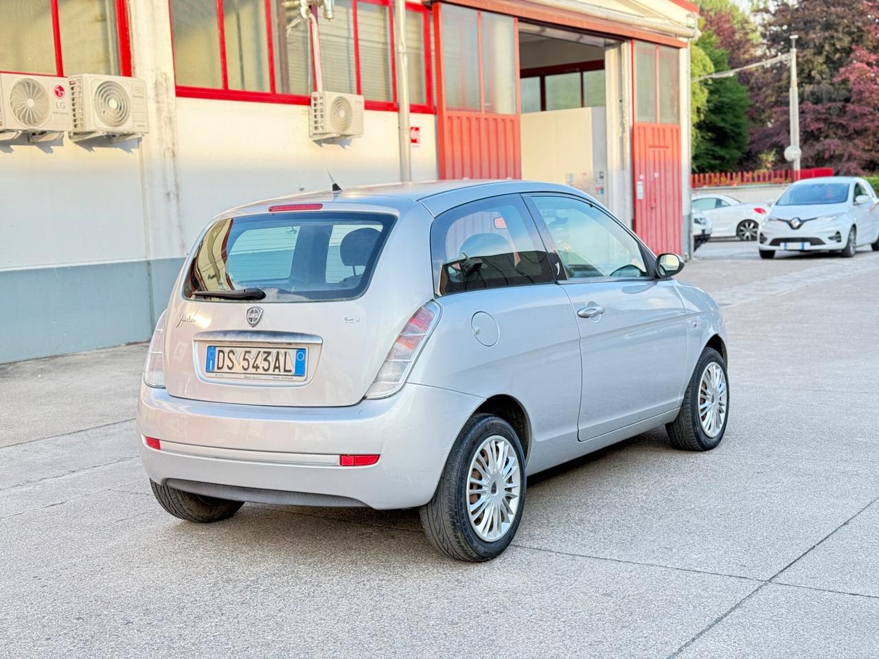 Lancia Ypsilon versus