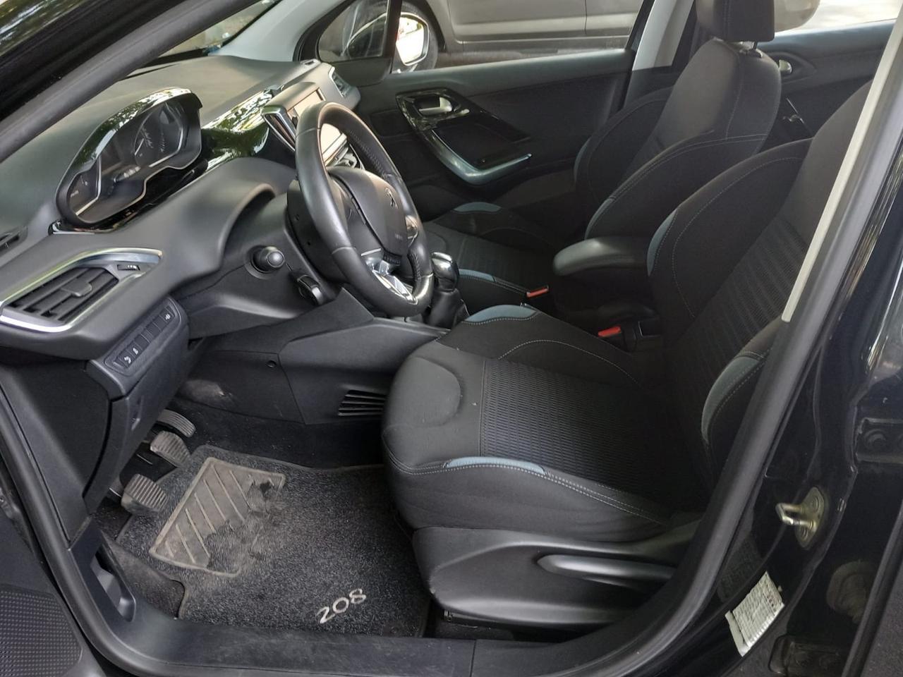 Peugeot 208 1.4 HDi 68 CV 5 porte Allure