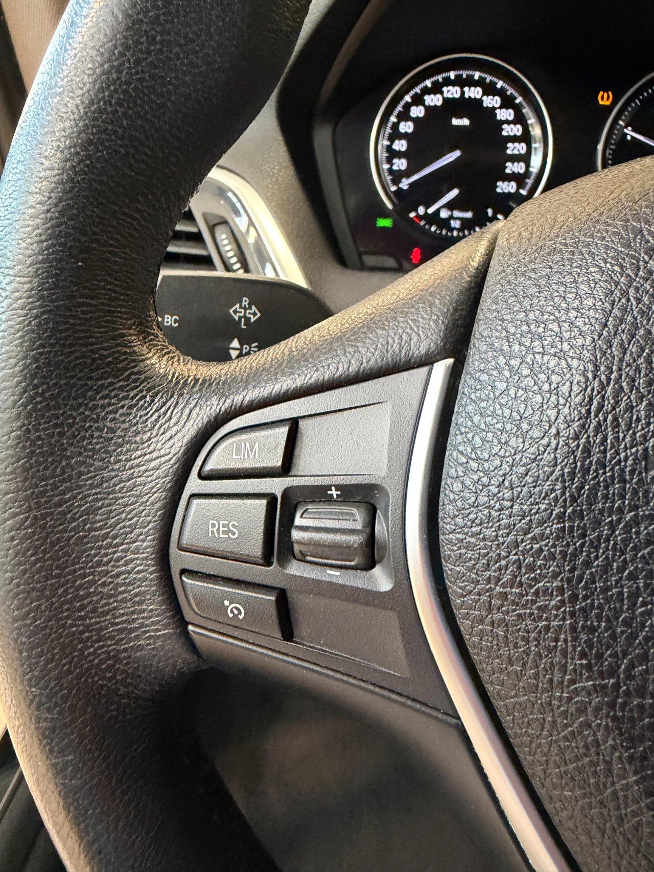 BMW 116 d Urban 5p auto - LED - 17" - Navi