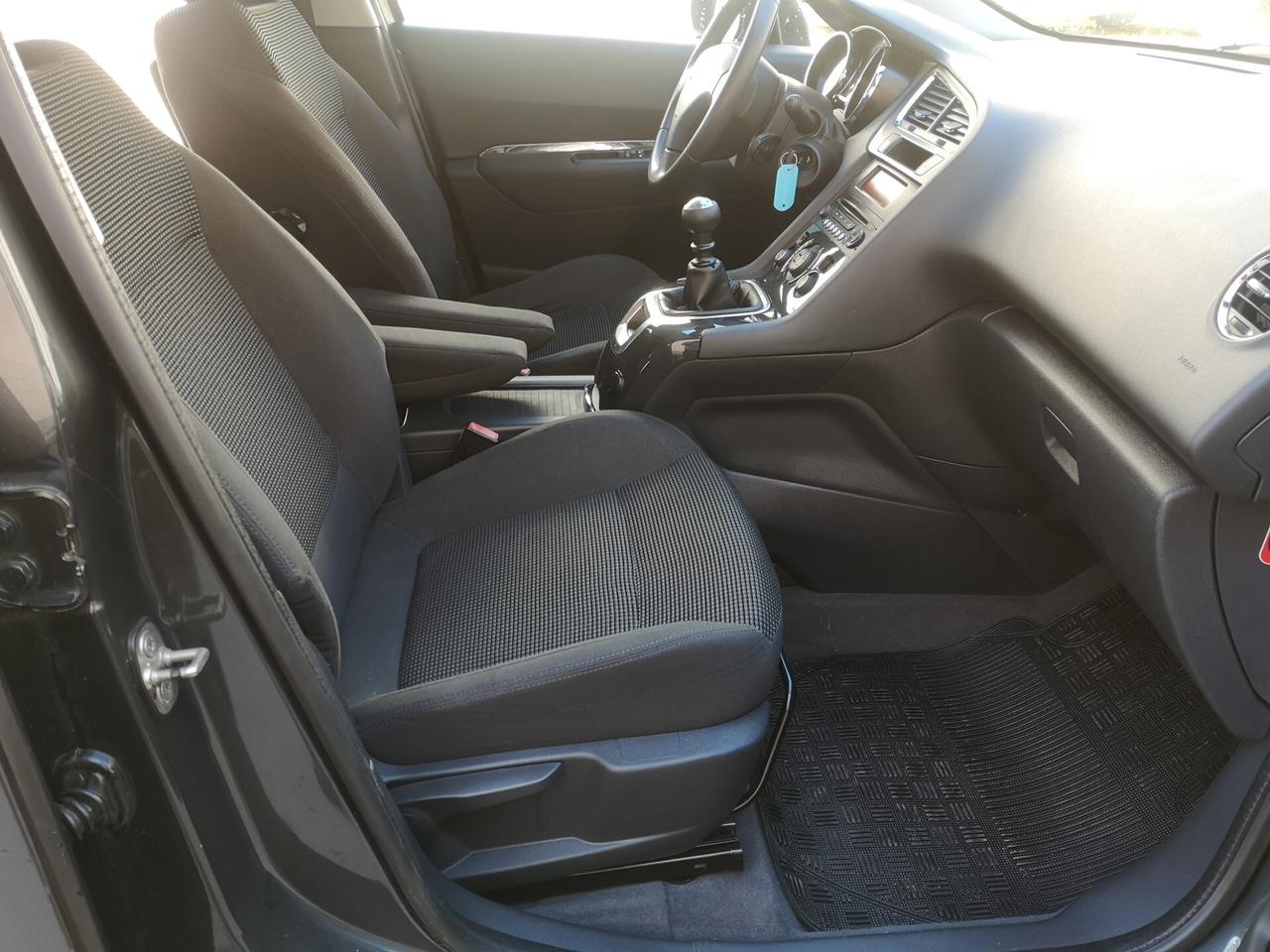 Peugeot 5008 1.6 HDi 115CV Allure